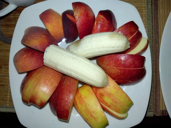 Frutas Sabrosas Plato Blanco — Foto de Stock