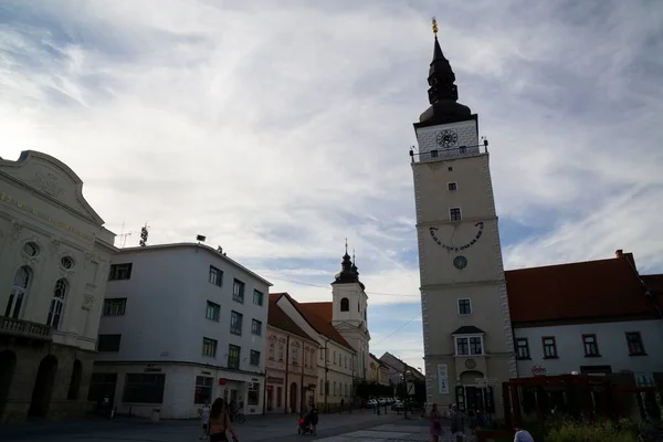 Napkelte Naplemente Épületek Felett Zilinában Szlovákia — Stock Fotó