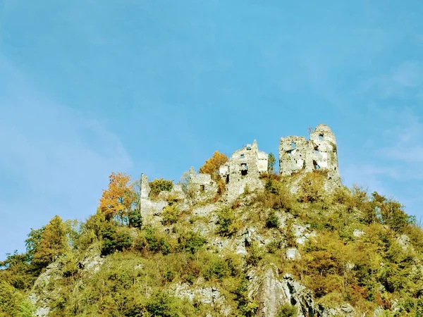 Uitzicht Ruïnes Bergen Achtergrond — Stockfoto