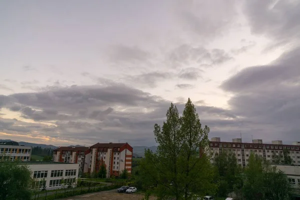 Sonnenaufgang Oder Sonnenuntergang Über Den Gebäuden Der Stadt Slowakei — Stockfoto