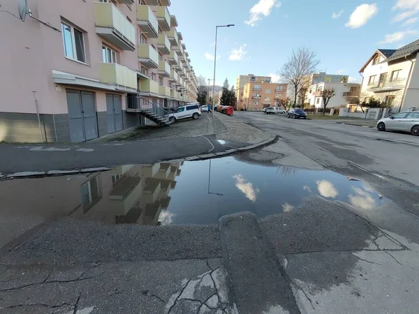 Een Plas Weg Tijdens Regen Slowakije — Stockfoto