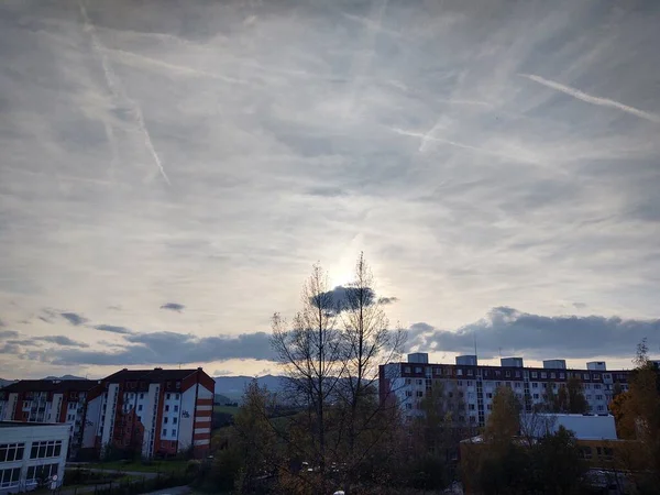 Sonnenaufgang Oder Sonnenuntergang Über Den Gebäuden Der Stadt Slowakei — Stockfoto