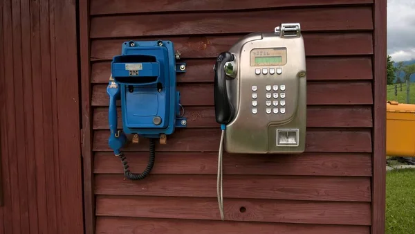 Старі Телефони Дерев Яному Фоні — стокове фото