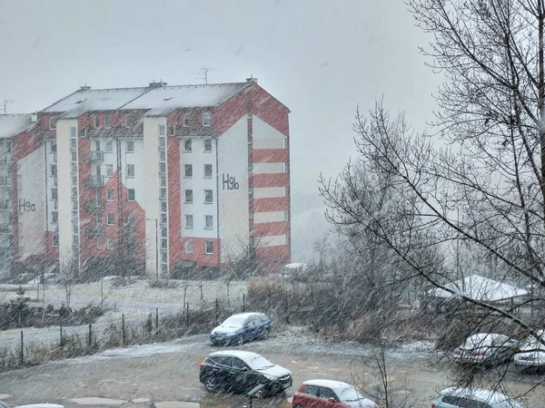 Захід Сонця Місті Взимку Снігом Дахах Словаччина — стокове фото