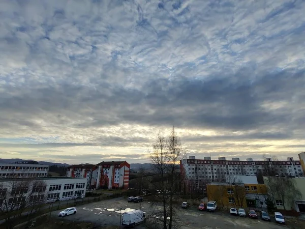 Sonnenaufgang Oder Sonnenuntergang Über Den Gebäuden Der Stadt Slowakei — Stockfoto