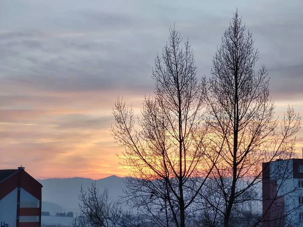 Sonnenaufgang Oder Sonnenuntergang Über Den Gebäuden Der Stadt Slowakei — Stockfoto