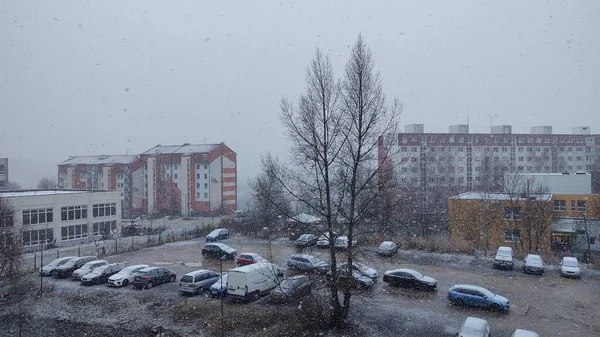 Puesta Sol Ciudad Durante Invierno Con Nieve Los Tejados Países —  Fotos de Stock