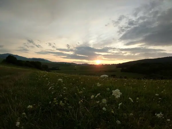 Renkli Bulutlarla Gün Batımı Gün Doğumu Slovakya — Stok fotoğraf