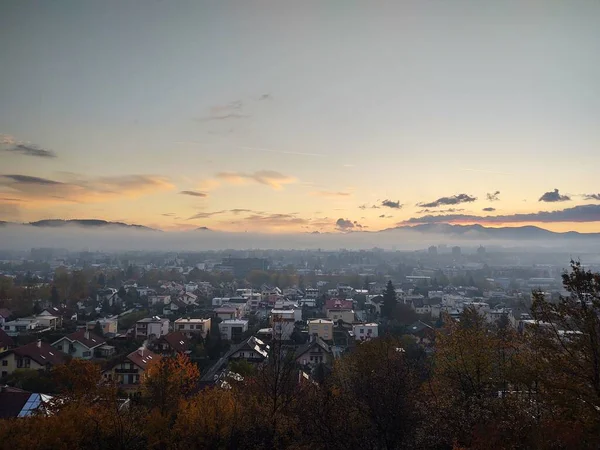 Salida Puesta Del Sol Sobre Los Edificios Ciudad Zilina Países —  Fotos de Stock