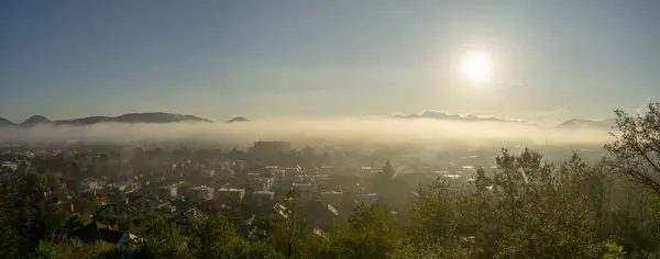 Sonnenaufgang Oder Sonnenuntergang Und Gebäude Der Slowakei — Stockfoto