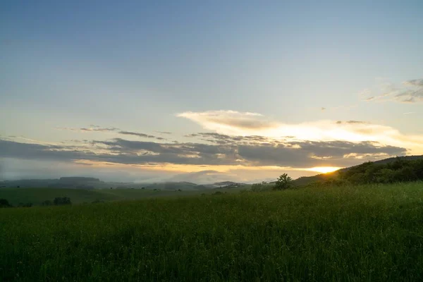 Pôr Sol Nascer Sol Com Nuvens Coloridas Eslováquia — Fotografia de Stock