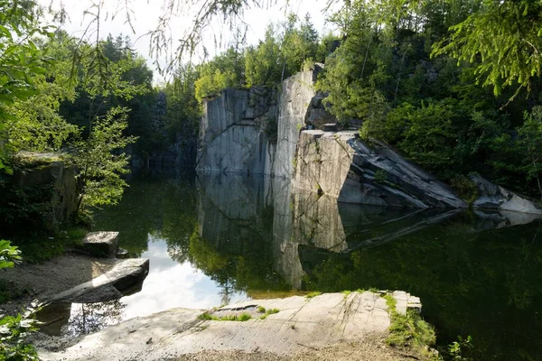 Hermoso Cañón Sobre Fondo Naturaleza — Foto de Stock