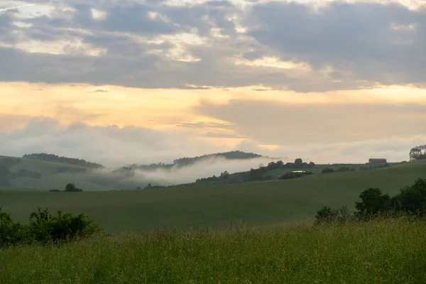 Pôr Sol Brilhante Sobre Paisagem Montanhas — Fotografia de Stock