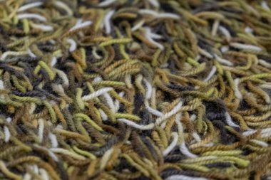 Çok renkli karışık iplikler