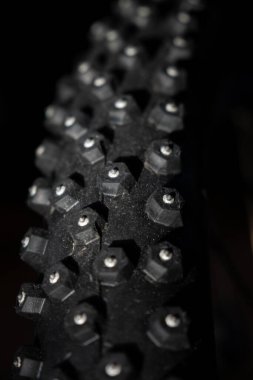 Arka planda bisiklet lastiği izole edildi