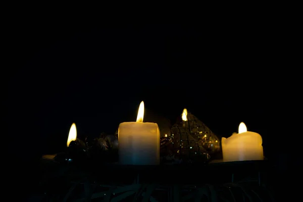 Lumières Aux Bougies Sur Fond Noir Gros Plan — Photo