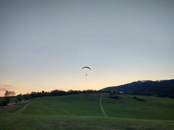 Paraglider Letí Obloze Denní Záběr — Stock fotografie