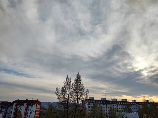 Sonnenaufgang Und Sonnenuntergang Über Den Gebäuden Der Stadt Zilina Slowakei — Stockfoto