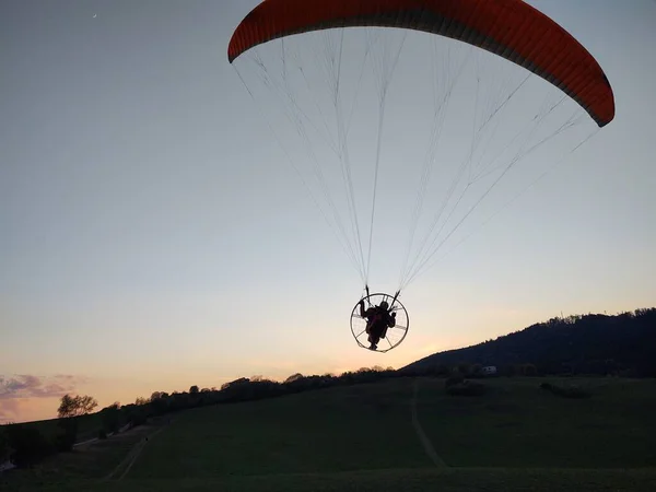 Parapendio Che Vola Cielo Giorno Colpo Tempo — Foto Stock