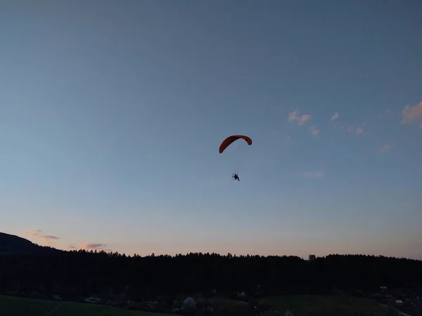 Parapente Volando Cielo Disparo Día — Foto de Stock