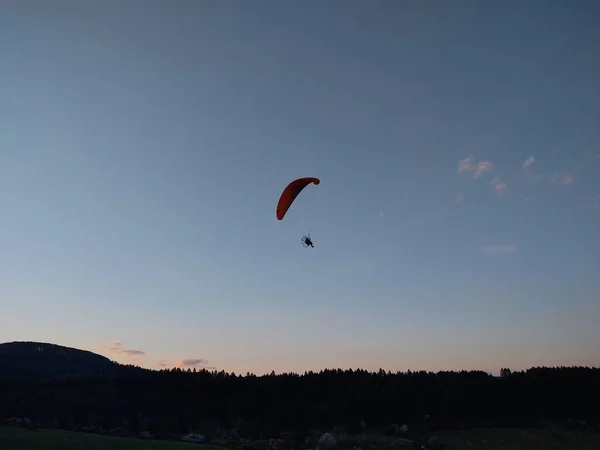 Parapente Volando Cielo Disparo Día — Foto de Stock