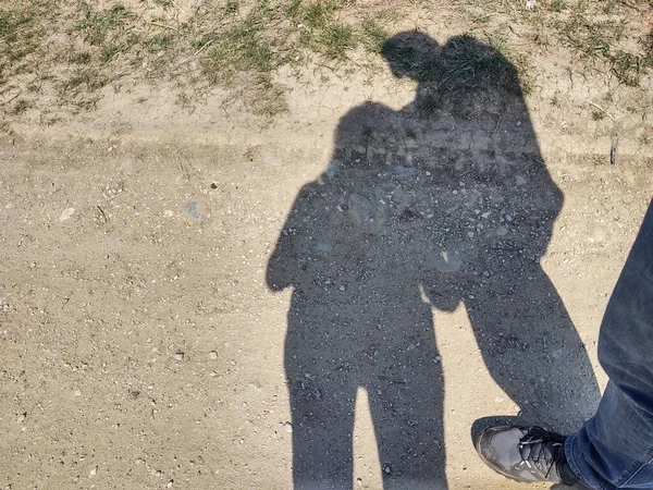 Schatten Des Paares Auf Der Straße Nahaufnahme — Stockfoto