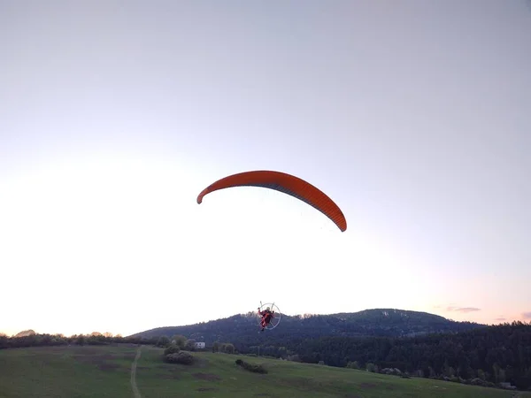 Parapente Volando Cielo Disparo Día — Foto de Stock