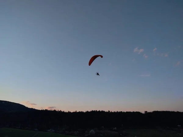 Parapente Volando Cielo Disparo Día — Foto de Stock