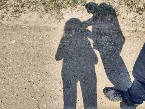 Schatten Des Paares Auf Der Straße Nahaufnahme — Stockfoto