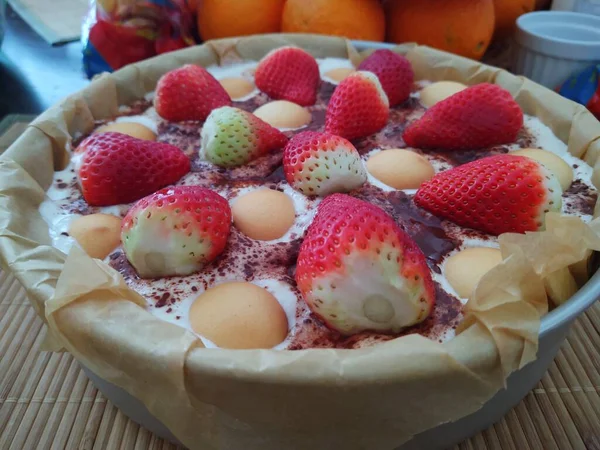 Tarta Fresa Con Fresas Crema —  Fotos de Stock