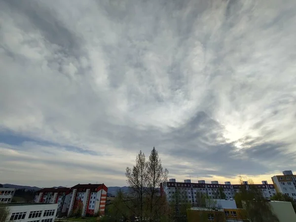 Sonnenaufgang Und Sonnenuntergang Über Den Gebäuden Der Stadt Zilina Slowakei — Stockfoto