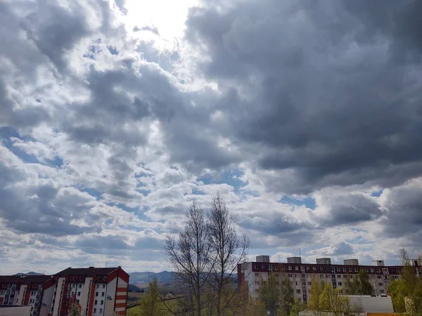 Sonnenaufgang Und Sonnenuntergang Über Den Gebäuden Der Stadt Zilina Slowakei — Stockfoto