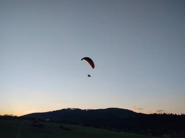 Paraglider Letí Obloze Denní Záběr — Stock fotografie