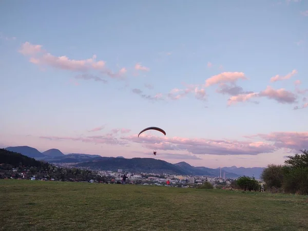 Parapente Volando Cielo Disparo Día — Foto de Stock