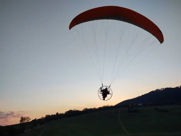 Paraglider Vliegt Lucht Dag Tijd Schot — Stockfoto