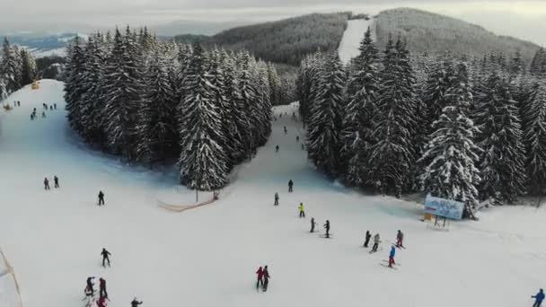 Station de ski. vue aérienne étonnante du paysage — Video