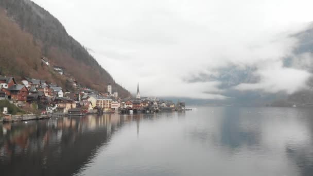 Letecký výhled - přeletění nad Hallstatt, Rakousko — Stock video