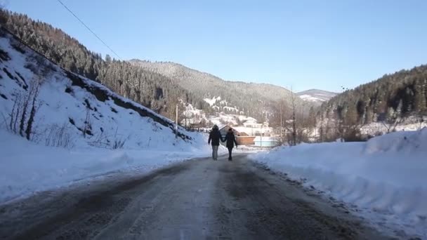 Point of view from drives side, vehicle driving on snowy mountain road. — Stok video