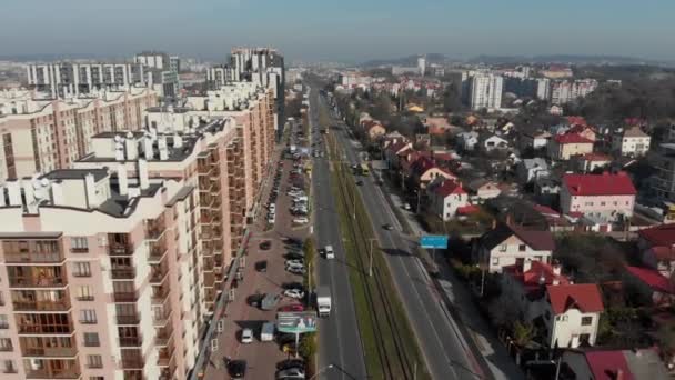 에어 루프 (Aerial Roofs) 와 우크라이나 구시 리비우 거리. 옛 도시의 중앙 부분. — 비디오