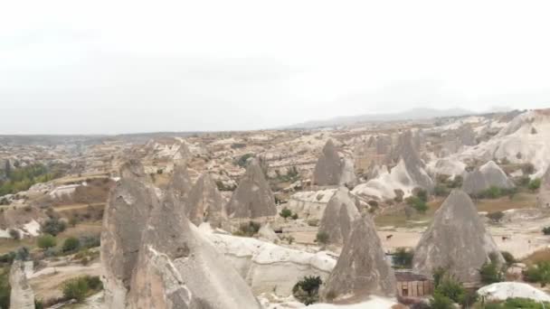 Formations rocheuses volcaniques Cheminées de fées en Cappadoce, Turquie. — Video