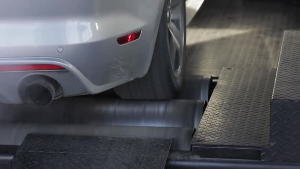 Kjøretøy i parkeringsstøtte for måling av bileffekt . – stockvideo