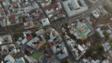 Ukrayna 'daki Eski Şehir Lviv' in çatıları ve sokakları. Eski şehrin merkezi..