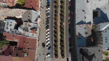 Ukrayna 'daki Eski Şehir Lviv' in çatıları ve sokakları. Eski şehrin merkezi..