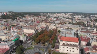 Ukrayna 'daki Eski Şehir Lviv' in çatıları ve sokakları. Eski şehrin merkezi..
