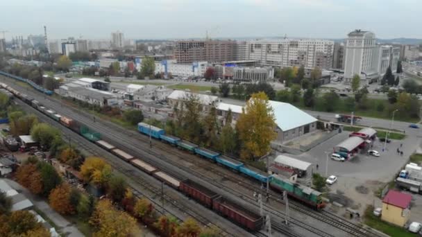 Воздушные крыши и улицы Старого города Львов, Украина. Центральная часть старого города . — стоковое видео