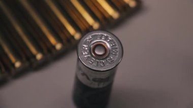 Askeri depo tüfekleri, silah avcıları.