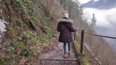Hallstatt Gölü. Hallstatt Köyü 'nün muhteşem sabah görüntüsü