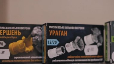 Askeri depo tüfekleri, silah avcıları.