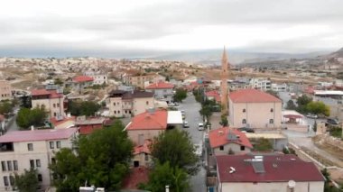 Kapadokya 'daki volkanik tepelerin üzerindeki insansız hava aracı görüntüleri.