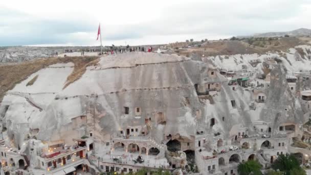 Imagens de drones sobre colinas vulcânicas na Capadócia — Vídeo de Stock